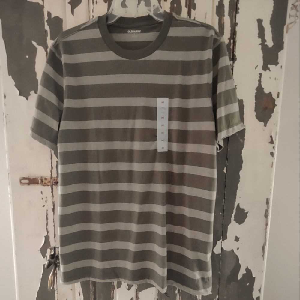 GREEN CREW NECK SHORT SLEEVED TEE NWT $14.99 MEDIUM OLD NAVY